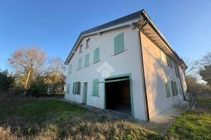 CASA SEMINDIPENDENTE A CAVEZZO