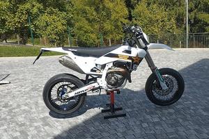 Husqvarna FC 450 targato Motard 