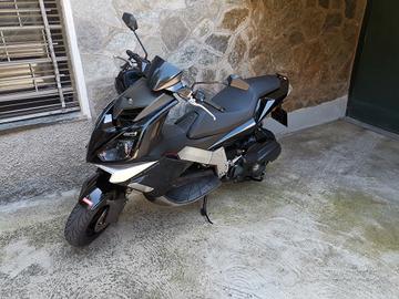 x poco uso. tagliandato a posto 