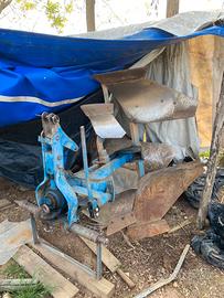 Aratro monovomere voltaorecchio meccanico