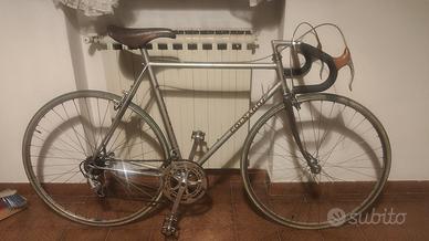 Bicicletta da corsa Colnago conservata