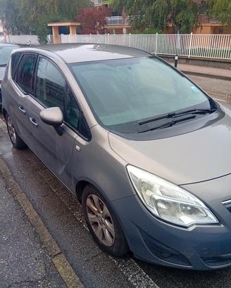 automobile Opel Meriva 
