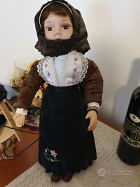 Bambola in costume sardo
