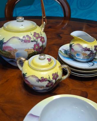 Servizio da tè in porcellana a "guscio d'uovo"