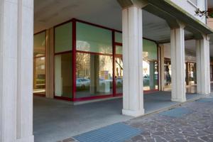 LOCALE COMMERCIALE - 100 mq mente distrib...