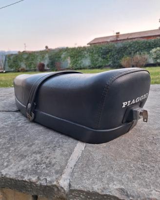 Sella conservata Vespa Primavera Et3 con serratura