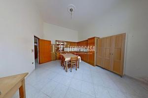 LUMINOSO BIVANI CON DOPPIO INGRESSO