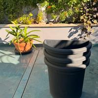 Vasi in resina antracite