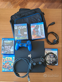 PS4 pro + 5 giochi originali + borsa personalizzat