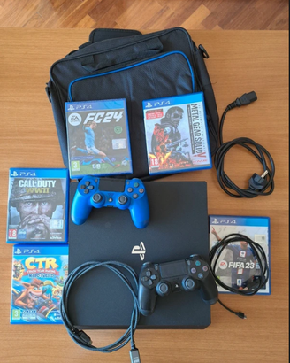 PS4 pro + 5 giochi originali + borsa personalizzat