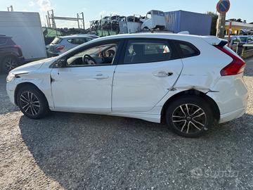 VOLVO V40 RICAMBI USATI