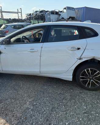 VOLVO V40 RICAMBI USATI