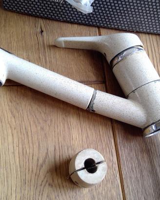 Miscelatore estensibile beige avena e flessibile