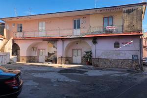 FABBRICATO indipendente due piani in AVERSA