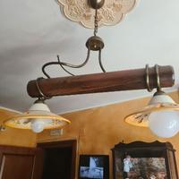 lampadario a bilanciere rustico in legno e vetro
