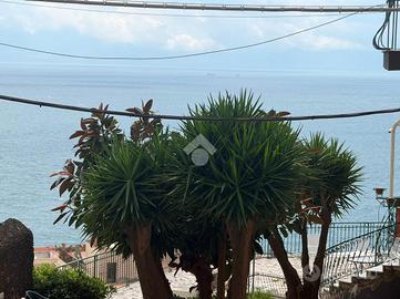 2 LOCALI A NAPOLI