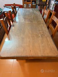 Tavolo in legno massiccio