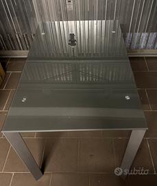 TAVOLO IN VETRO GRIGIO