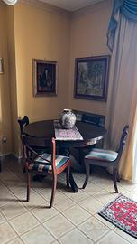 Stanza da pranzo stile inglese e divani