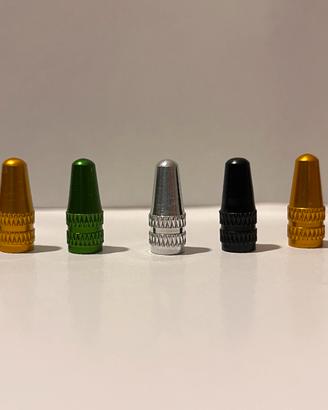 Tappi colorati per bicicletta