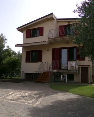 villa libera su 4 lati