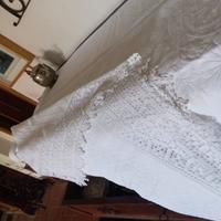 Copriletto antico in piqué 