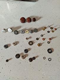 Bottoni e rivetti per jeans e vestiti