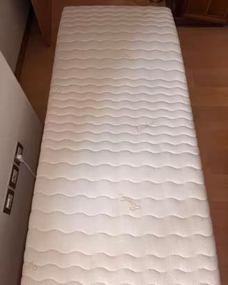 Letto e materasso bambino  in perfetto stato