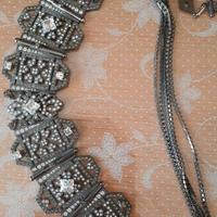 Cintura in metallo e strass