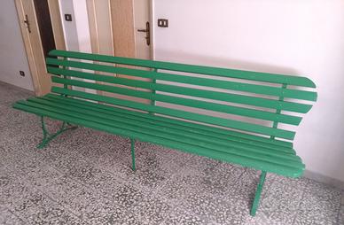 Panchina antica in legno e ferro battuto