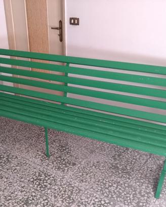Panchina antica in legno e ferro battuto