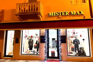 Negozio di abbigliamento in centro