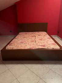 Letto matrimoniale Ikea Malm completo di materasso