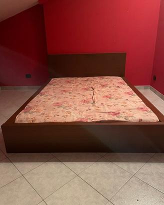 Letto matrimoniale Ikea Malm completo di materasso