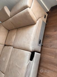 Divano beige angolare