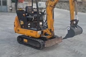 MINIESCAVATORE JCB 8017
