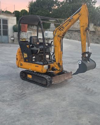MINIESCAVATORE JCB 8017