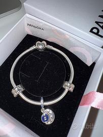 Bracciale pandora compreso di ciondoli