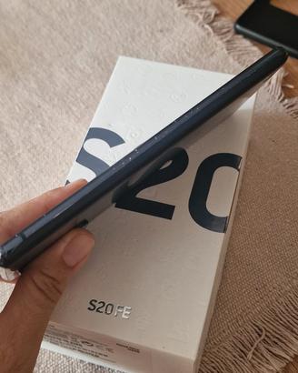 Samsung S20 + custodia + Cuffie Samsung buds