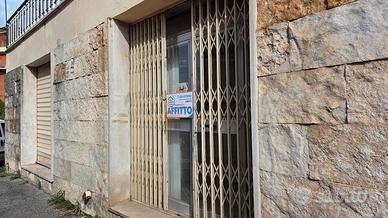 Palestrina centrale con due vetrine