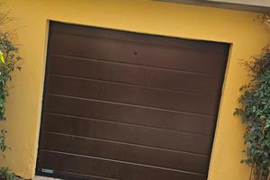 Garage con basculante elettrico v Ezzelino/Specola