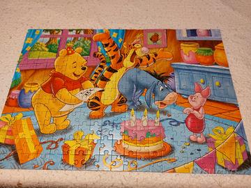 Puzzle Winnie The Pooh  Friends compleanno in casa
