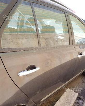 Porta posteriore destra Kia Carens 2008
