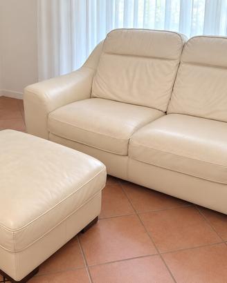 Coppia divani in pelle avorio 2 posti con pouf