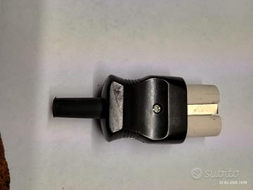 presa elettrica in ceramica