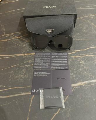 Occhiali da sole prada symbole