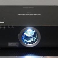 Proiettore 6000 lumen Panasonic ottica corta Wide