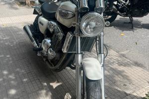 Triumph 900 Adventurer 2000