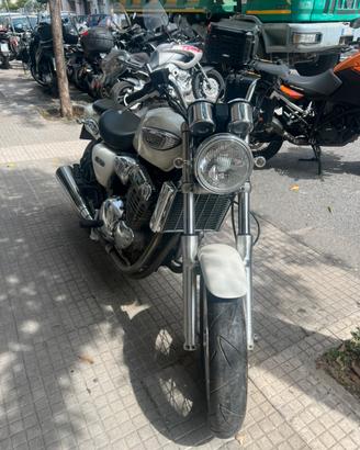 Triumph 900 Adventurer 2000