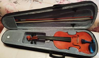 VIOLINO con Custodia Violino con custodia propria.